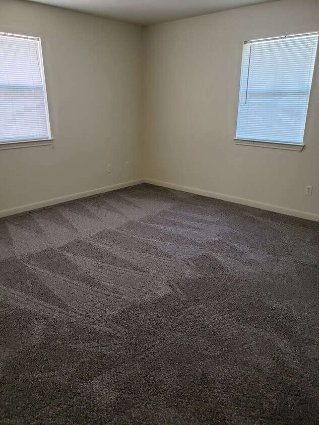 Foto principal - August Move In