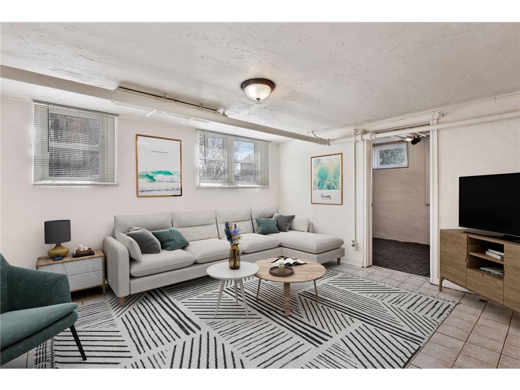 Foto principal - 1917 Emerson Ave S