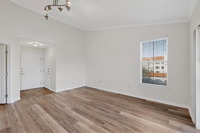 Foto del edificio - 330 Las Colinas Blvd E