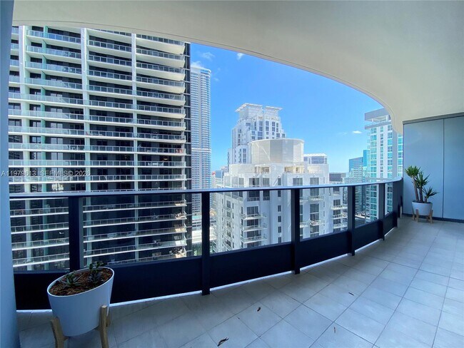Building Photo - 1000 Brickell Plaza