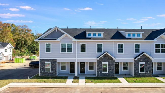 Foto del edificio - Just Reduced! Perfect Simpsonville townhom...