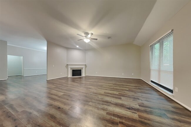 Building Photo - 7102 Blanco Pines Dr