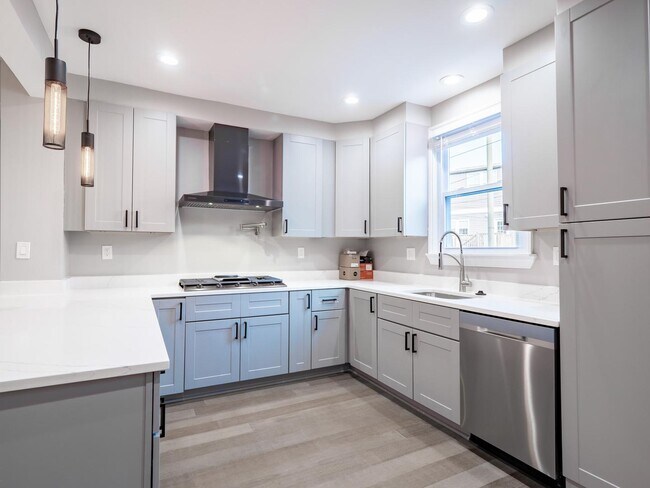 Foto del edificio - Elegant Petworth townhouse near Rock Creek...