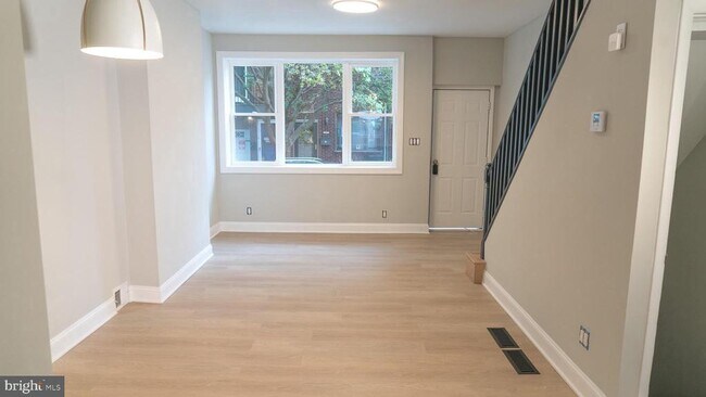 Building Photo - 909 Greenwich St