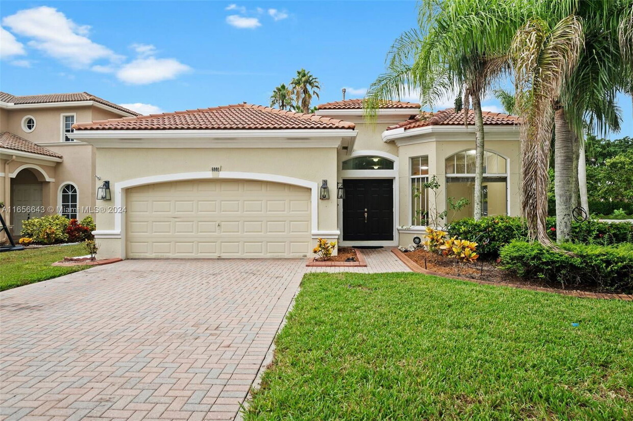 Foto principal - 6001 SW 195th Ave