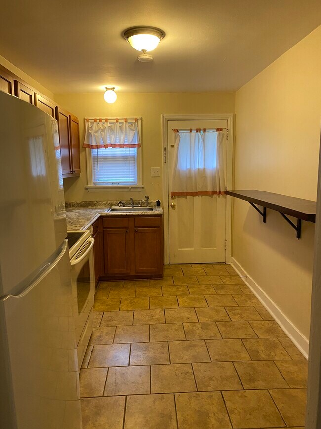 Galley Kitchen - 1609 8th St