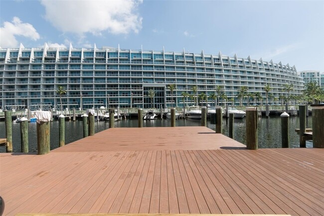 Foto del edificio - 3001 NE 185th St