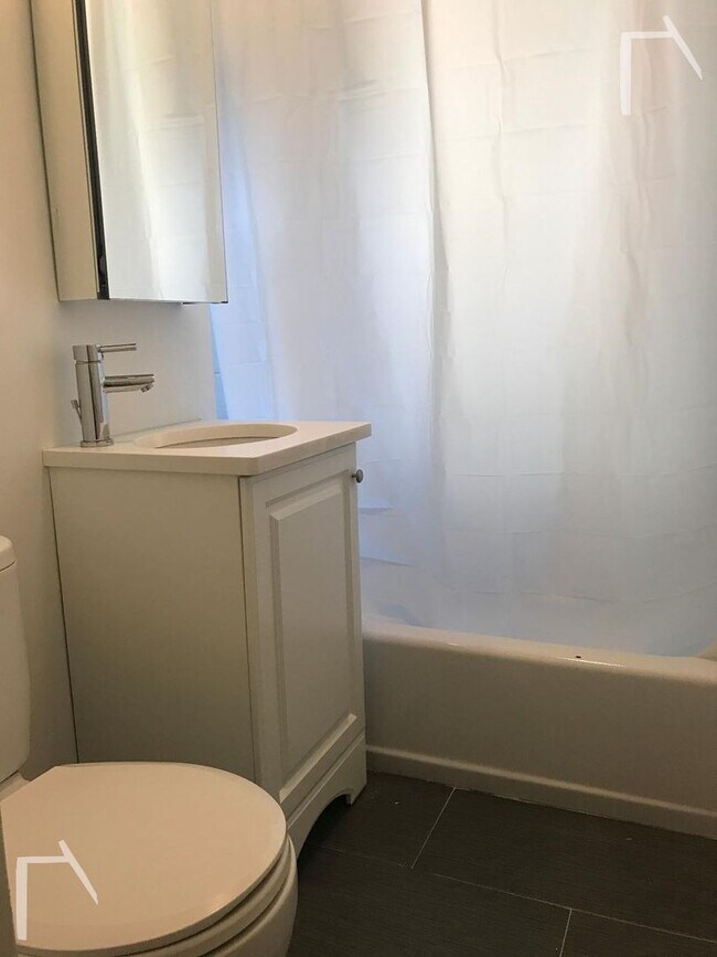 Foto del edificio - Nicely renovated 1 bed unit located near C...
