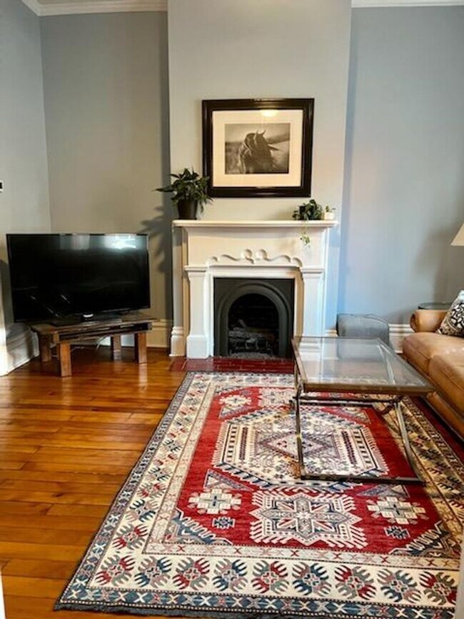 Building Photo - Beautiful Historic 3 Bedroom Home In The S...