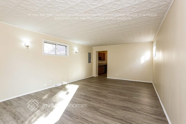 Building Photo - 8440 S Lockwood Ave