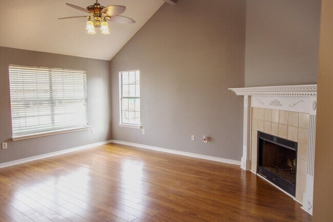 Foto del edificio - 455 Sandy Ridge Cir