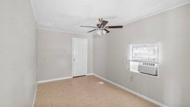 Building Photo - 905 St Lawrence River Rd