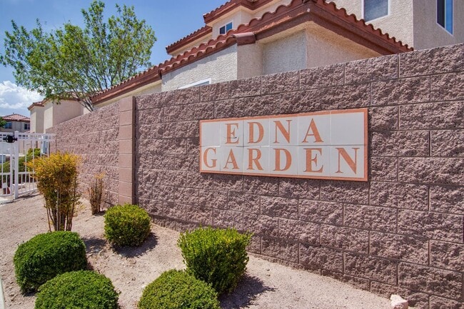 Building Photo - 4 bedroom 3 bath centrally located home