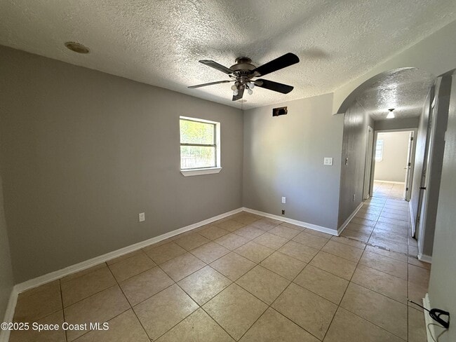 Building Photo - 415 S Robbins Ave