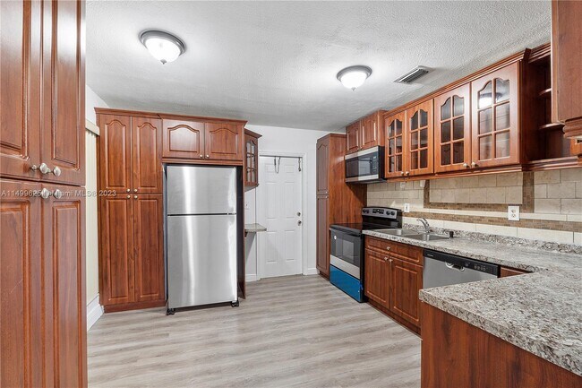 Foto del edificio - 2906 NW 13th St