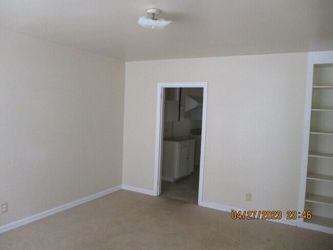 Building Photo - 603-A S Valencia Dr