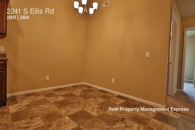 Building Photo - 2241 S Ellis Rd