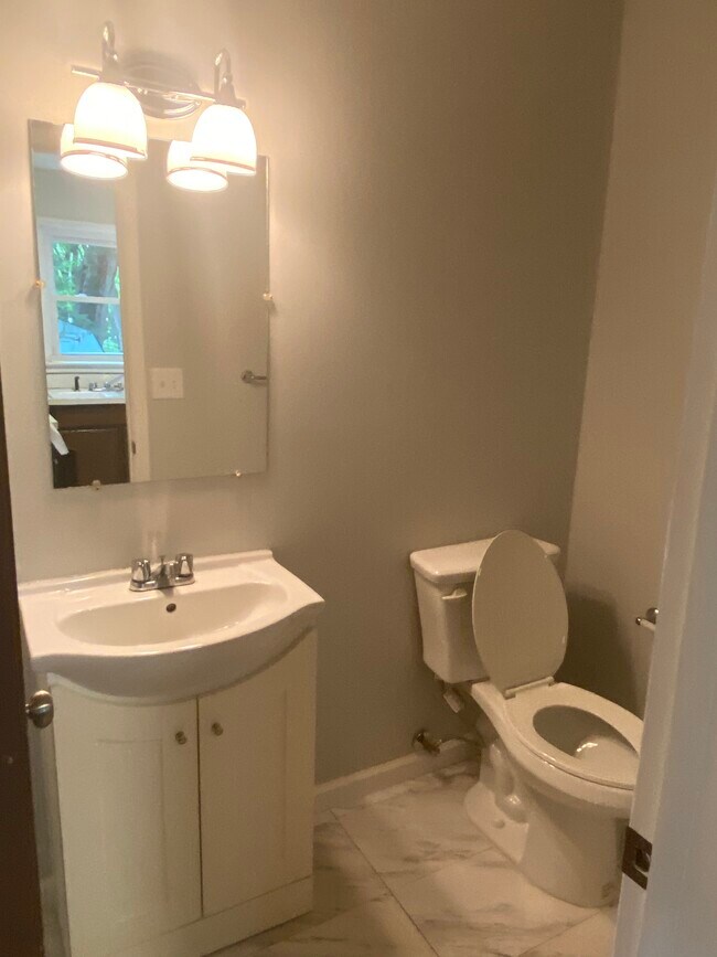 0,5 baños - 219 W Elm St