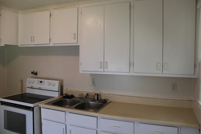 Building Photo - 4345 E Bayley St