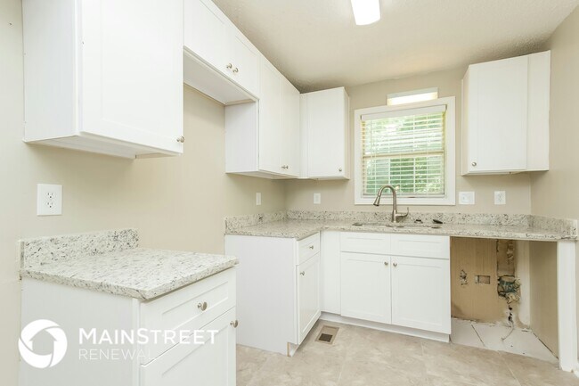 Building Photo - 219 Hampton Dr