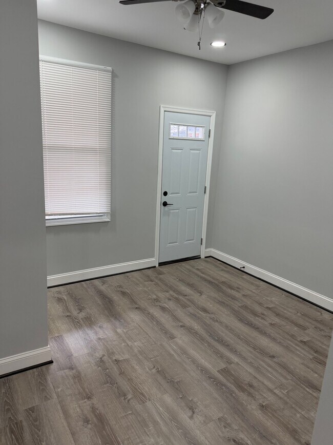 Foto del edificio - 615 N Rosedale St