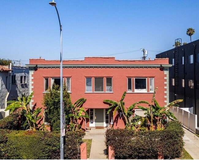Foto del edificio - 1451 S Fairfax Ave