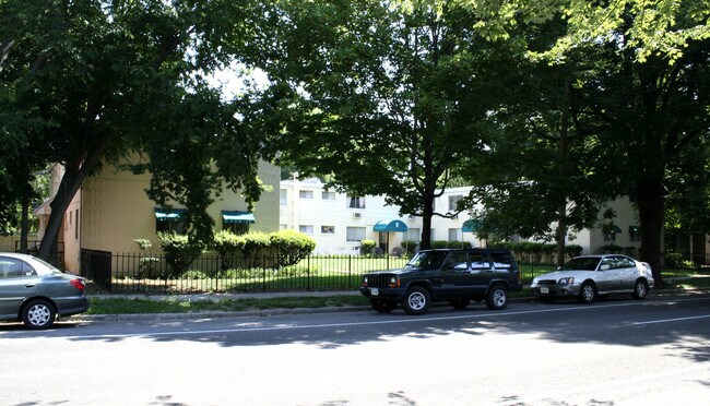 Foto del edificio - 3206-3212 Ellwood Ave