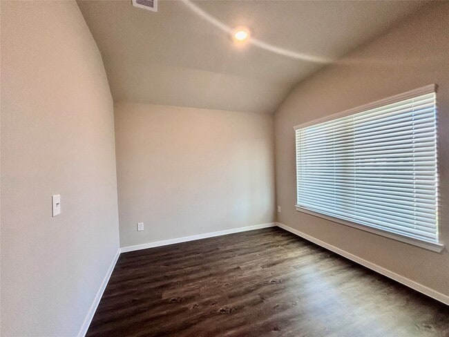 Foto del edificio - 17327 Ridge Dr