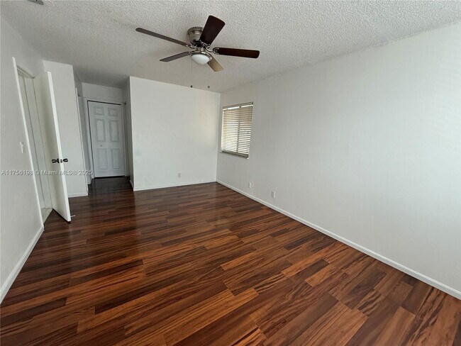 Foto del edificio - 2125 NW 57th Ave