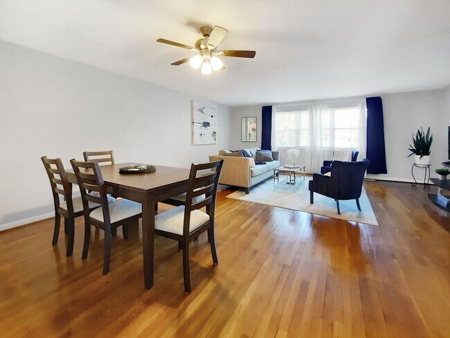 Foto del edificio - Experience refined living in the gated Dulaney Towers Community