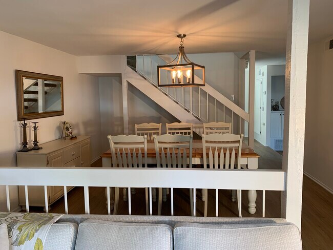 Foto del edificio - 10327 Larwin Ave