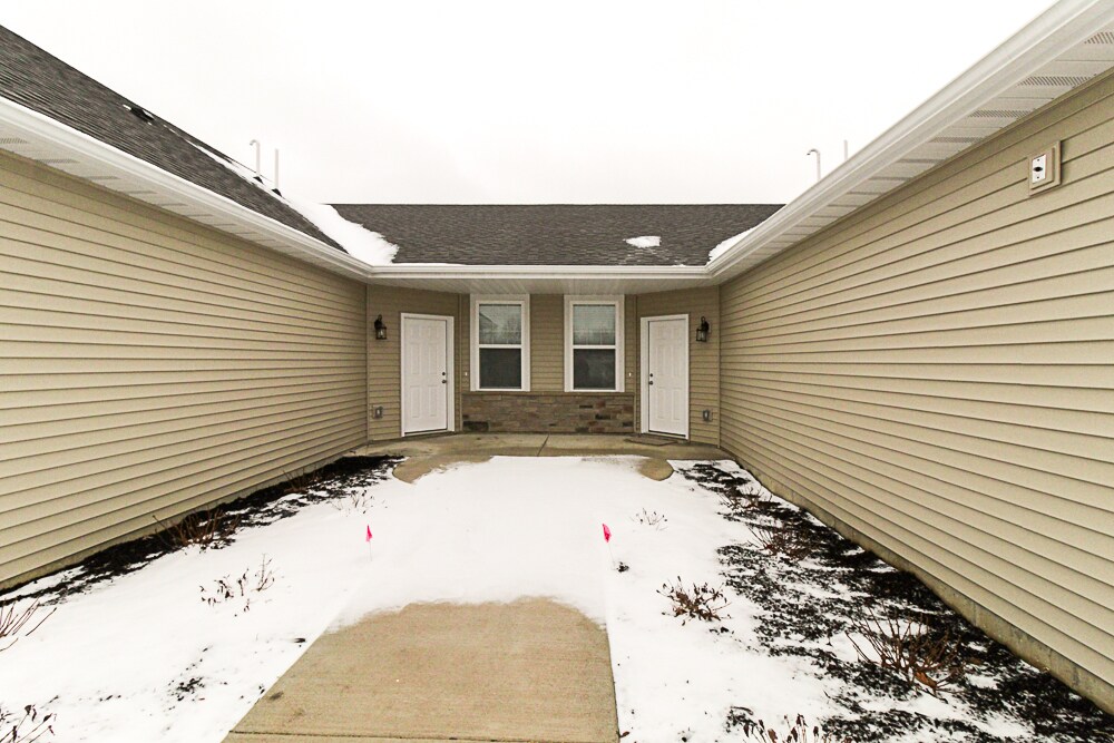 5301 Mapleleaf Cir, Rockford, IL 61108 Apartments in Rockford, IL