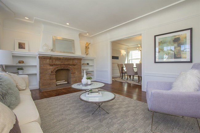 Building Photo - Newly Renovated Marina Style Bay View Home