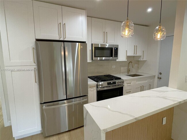Building Photo - 6310 SW 79th St
