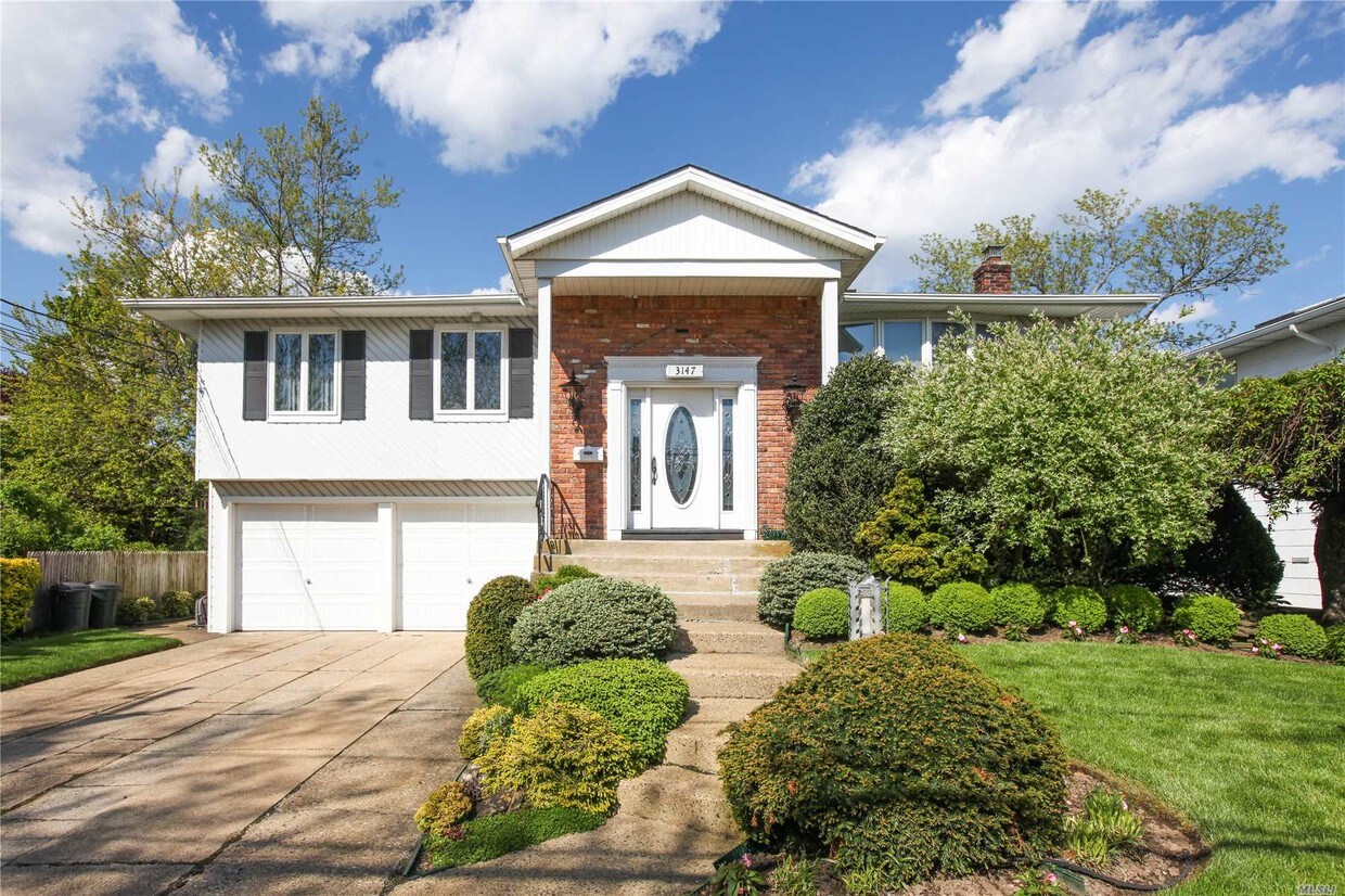 Primary Photo - 3147 Monterey Dr