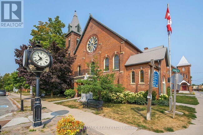 Photo du bâtiment - 127 River St