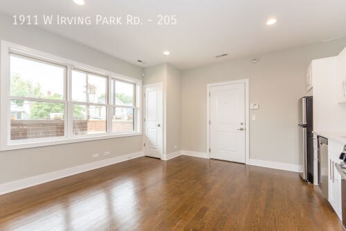Building Photo - Newly Renovated Luxury 1 Bed Steps From Br...