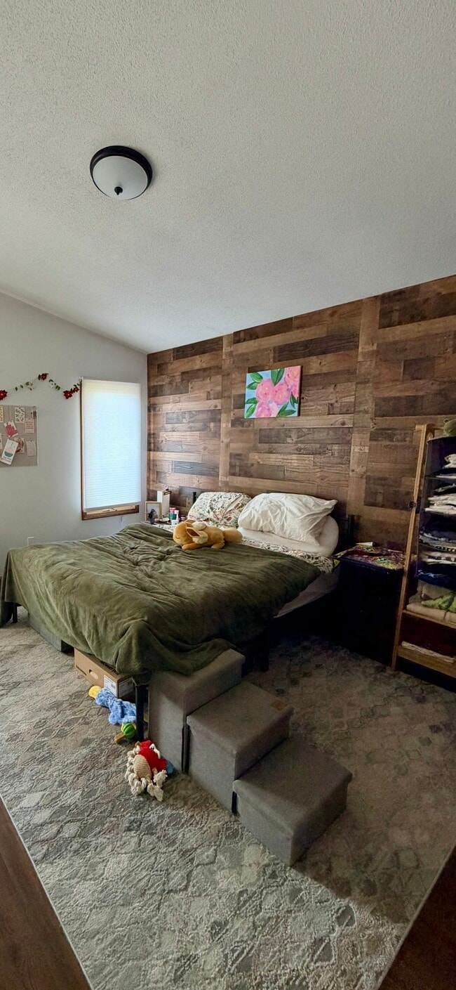 Primary bedroom - 127 Brown St