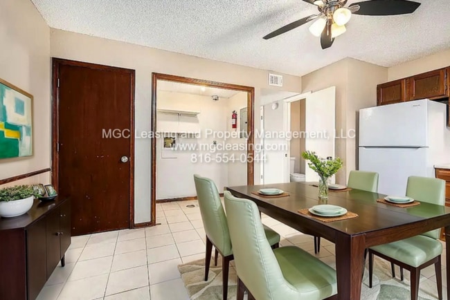 Building Photo - Comfort Living just in time for Fall at Mi...