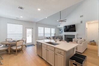 Building Photo - 135 S Rocky Point Cir