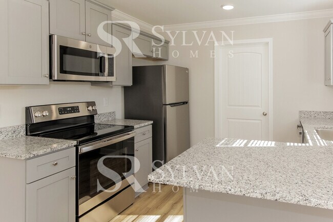 Foto del edificio - This charming home is ready for your personal touch!