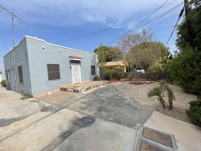 Building Photo - 242 S 15th Ave