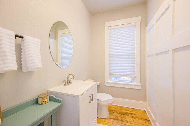 Foto del edificio - 609 S State St