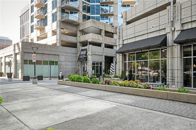 Foto del edificio - 400 W Peachtree St NW