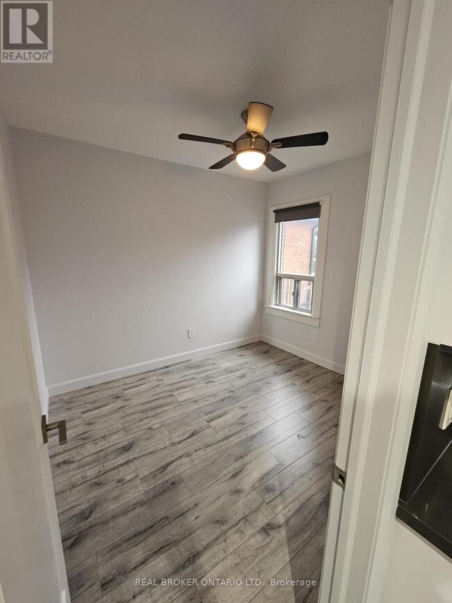 Photo du bâtiment - 479-479 Aberdeen Ave