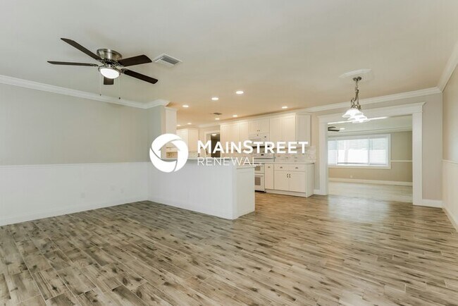 Building Photo - 3 Bedroom Pet-Friendly Home in BRANDON, FL with Main Street Renewal
