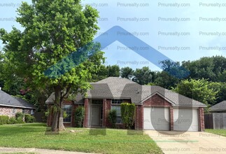 Building Photo - 312 Winnipeg Dr