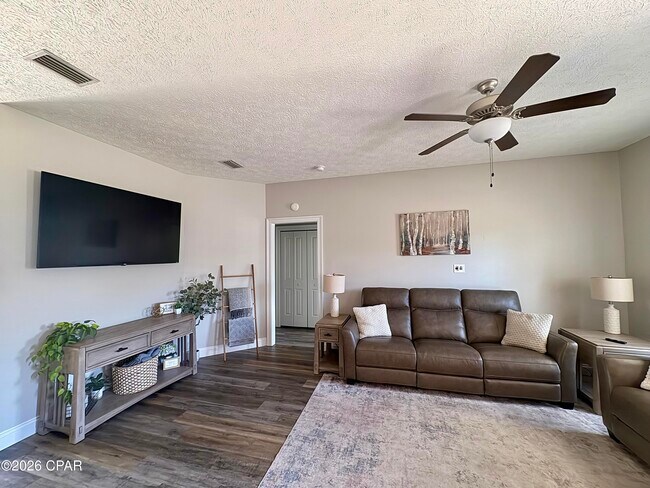 Foto del edificio - 801 W 17th St