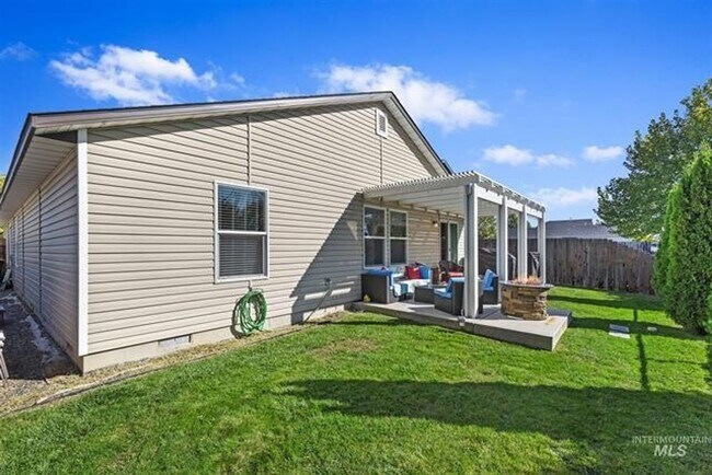 Building Photo - 3 Bed (+ bonus room) 2 Bath Home in Meridi...