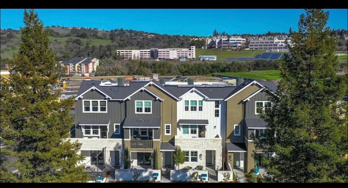Primary Photo - 451 Semillon Ln